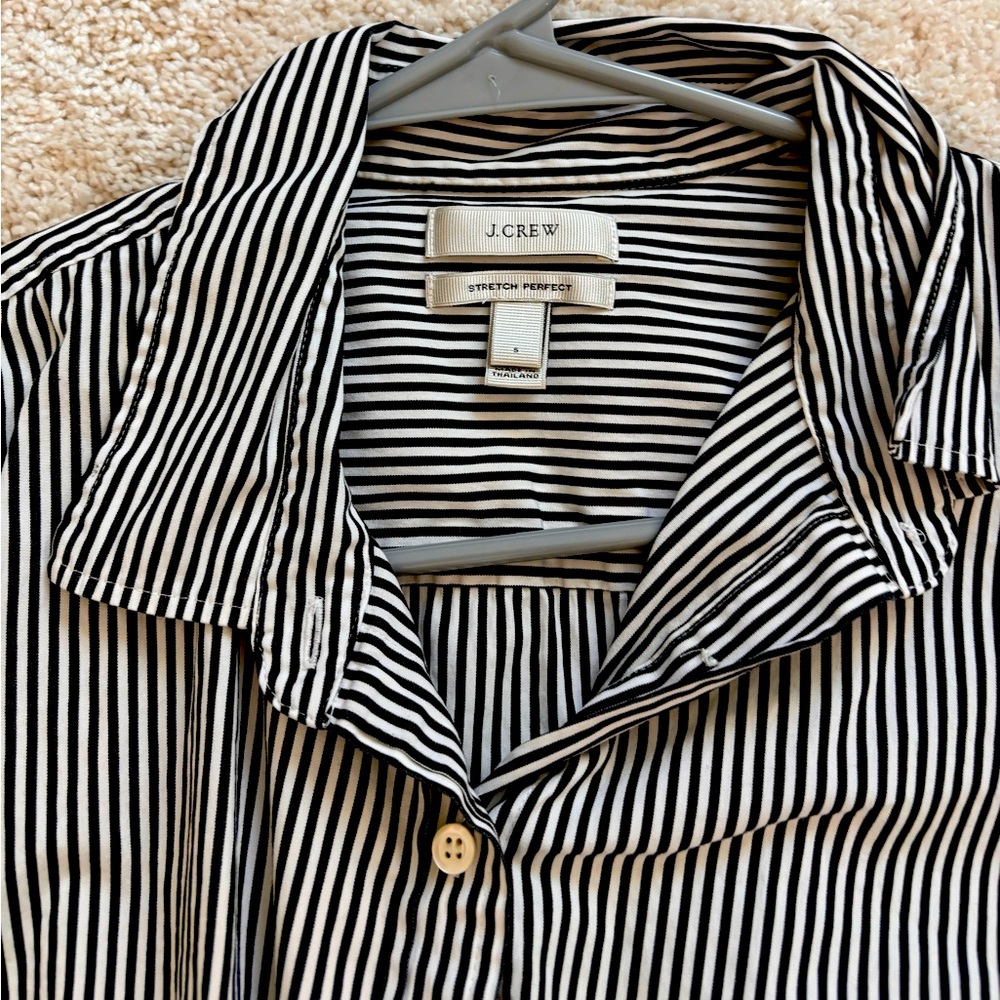 J. CREW
STRETCH PERFECT - black & white beautiful button down